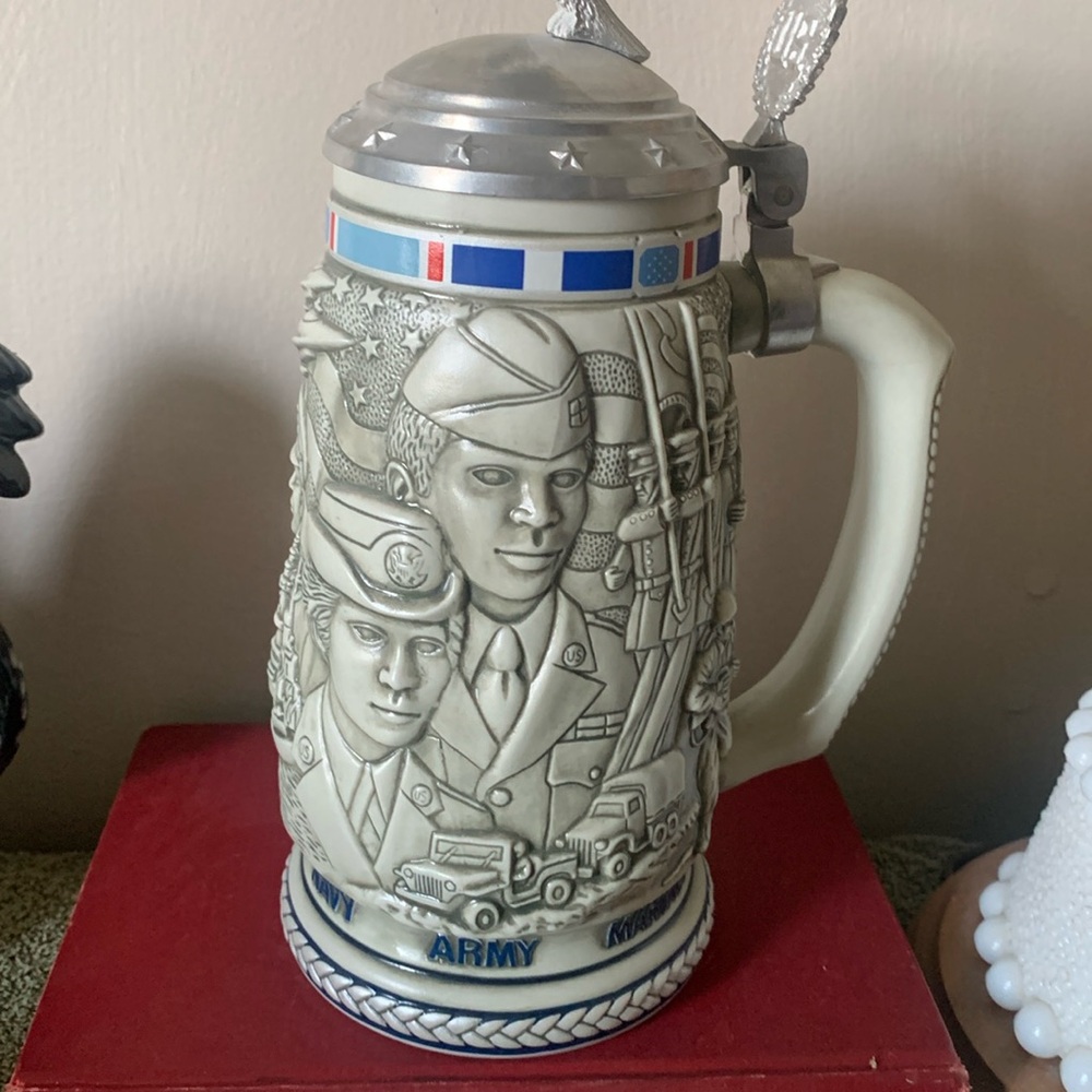 AVON TRIBUTE TO AMERICAN ARMED FORCES STEIN
